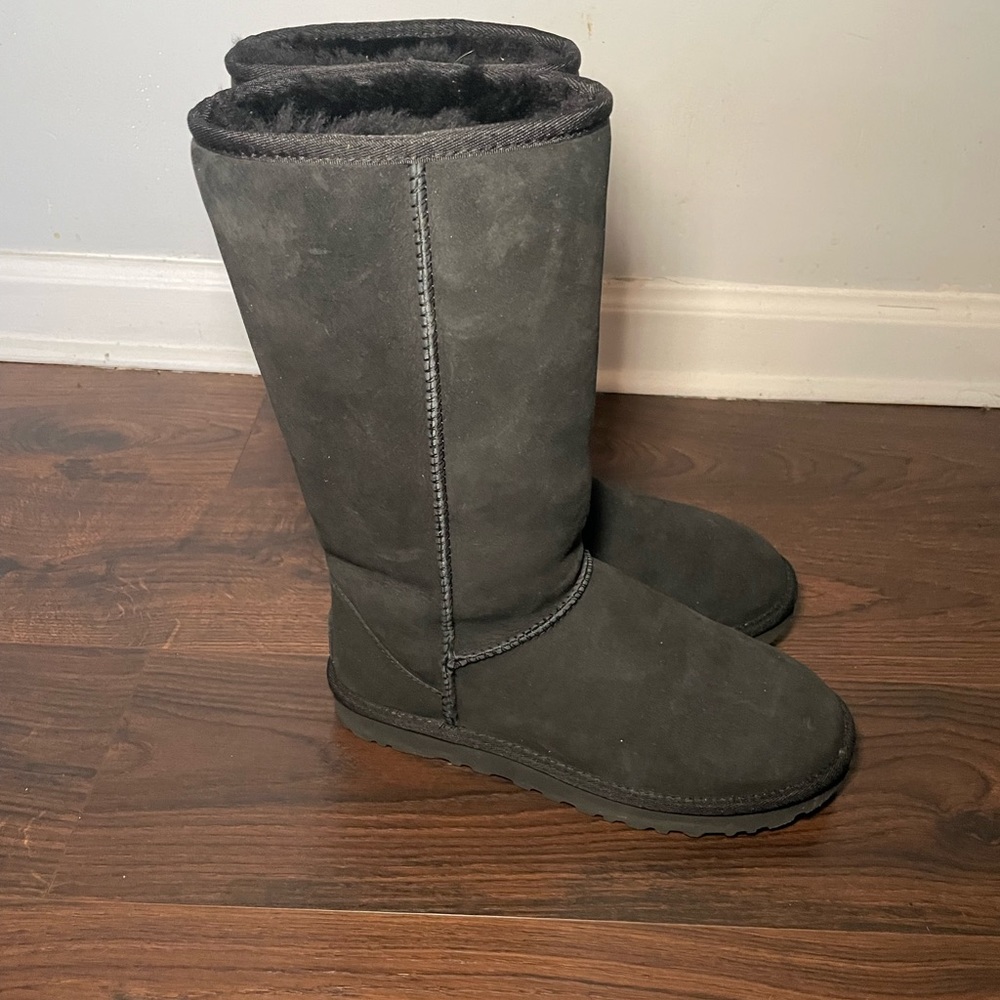 Ugg Classic II Genuine Shearling Lined Boot (Women)